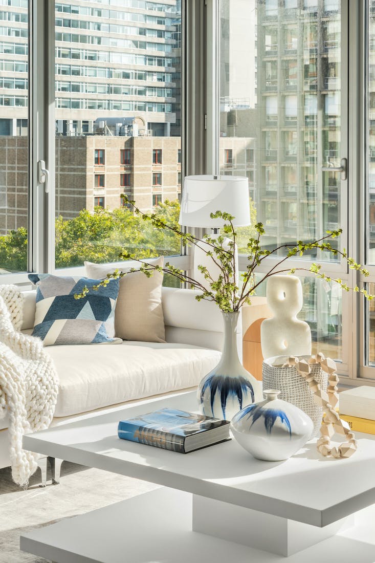 Meridith-Baer-Home-Home-Staging-New-York-Kips-Bay-Modern-Highrise-Condos-and-Lofts-Modern-and-Contemporary-Living-Room-Coffee-Table